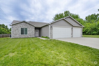 Building Photo - 915 Fairman Dr
