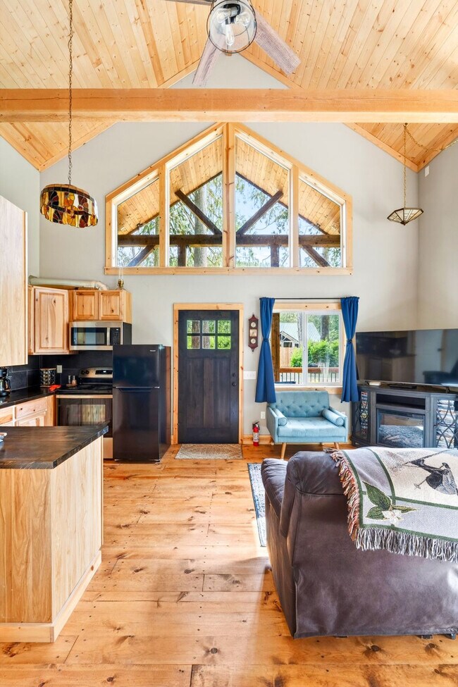 Building Photo - 58821 SE Cabin Ln