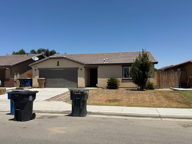 Building Photo - Best Deal in Town - Fully furnished 3 BD 2 BA Home