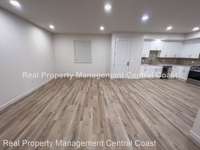 Building Photo - 2 br, 2 bath House - 2475 Victoria Ave., U...