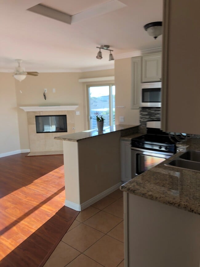 Building Photo - 381 Elkwood Ave