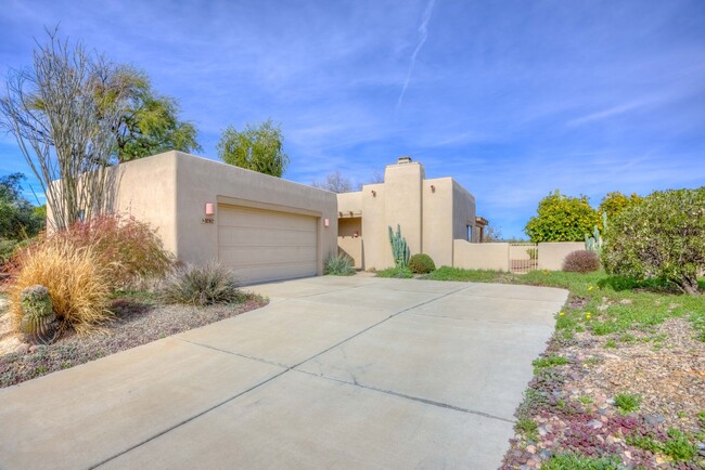 Foto del edificio - Beautiful Southwest Home with Mountain Vie...