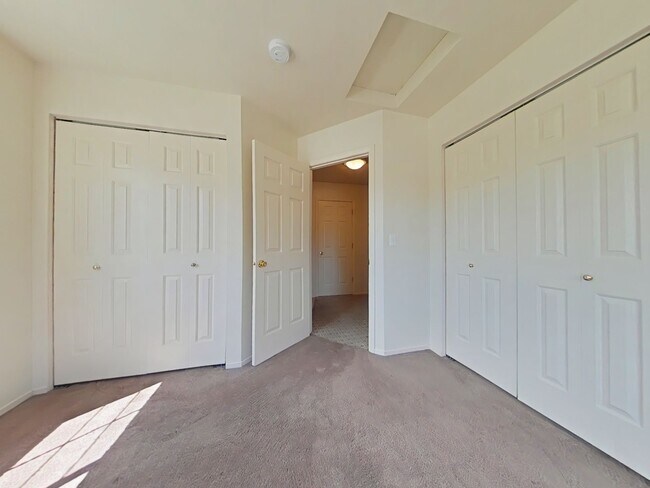 Foto del edificio - 5 bedroom House ~ Close to Campus