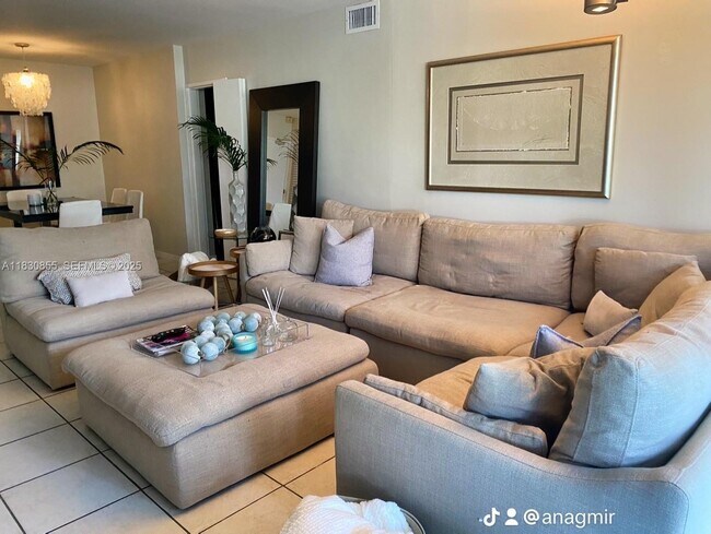 Foto del edificio - 5161 Collins Ave