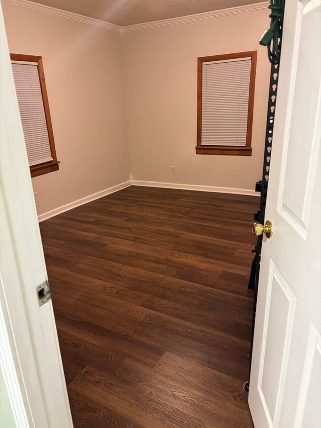 Building Photo - 2 Bedroom / 1 Bath Home Kingsport TN