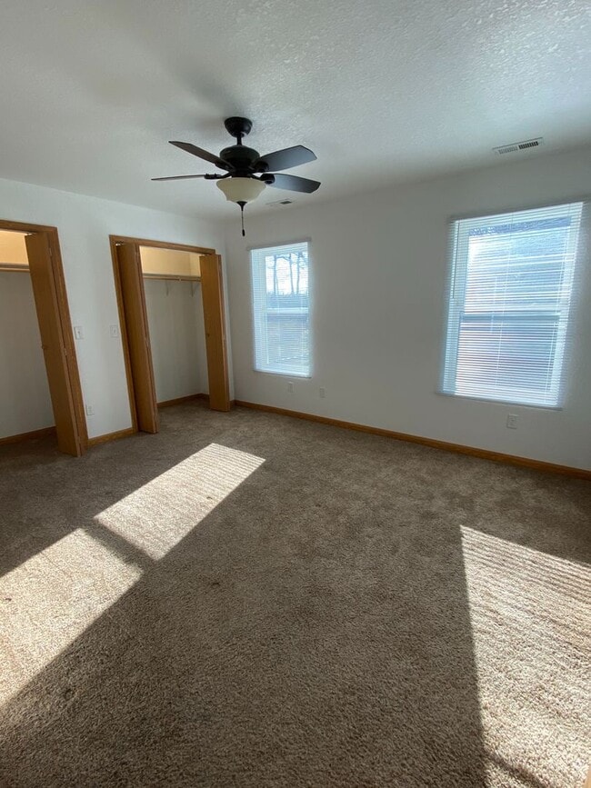 Building Photo - 222 Glenda Dr