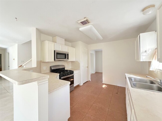 Building Photo - 3303 Bent Spring Ct