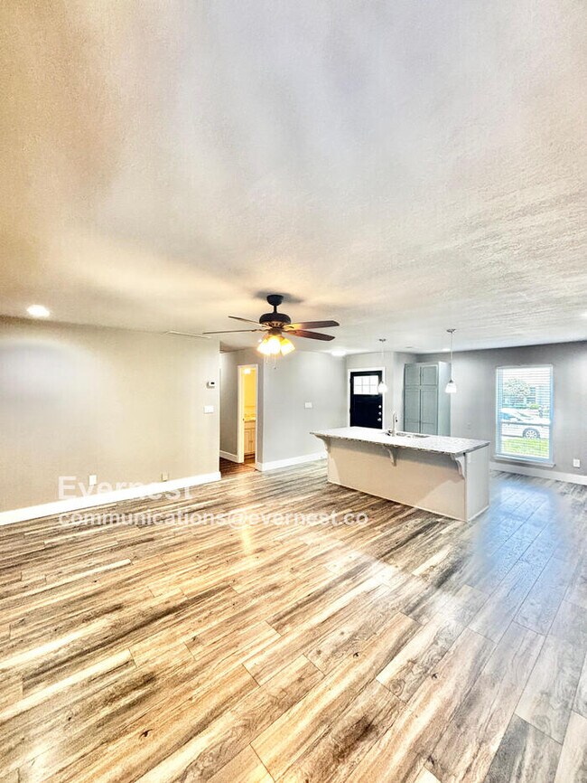Foto del edificio - 807 Meadow Mead Dr