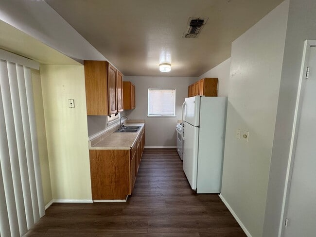 Building Photo - NICE 3 BR HOME W/ EASY ACCESS TO FT. SAM, ...