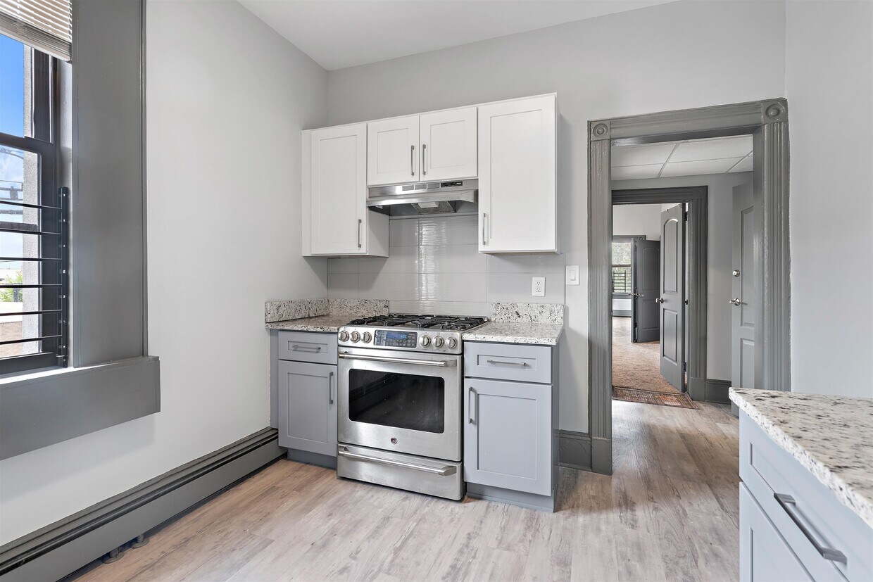 Foto principal - 6700 Bergenline Ave