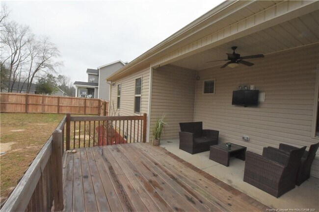 Foto del edificio - 205 Fairfax Dr