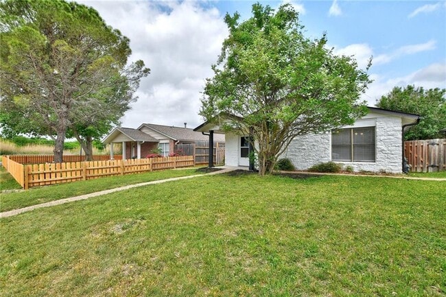 Building Photo - 5604 Pinon Vista Dr