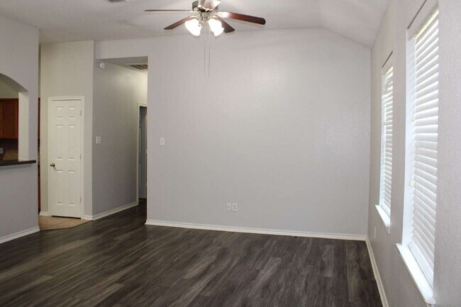 Foto del edificio - 1261 Redman Ave
