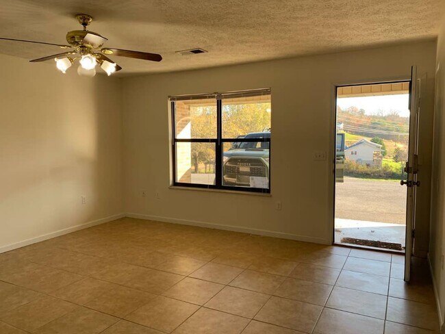 Foto del edificio - 2701 Roberts Rd