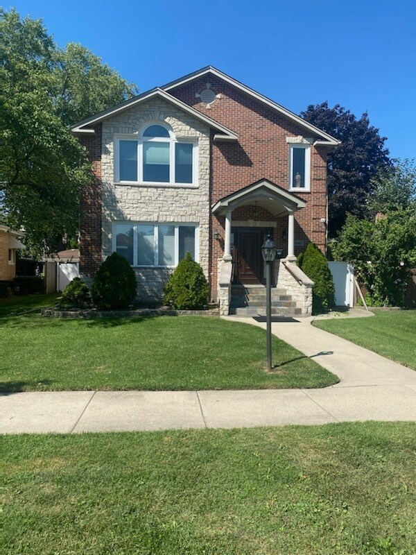 Foto principal - 8140 N Oketo Ave