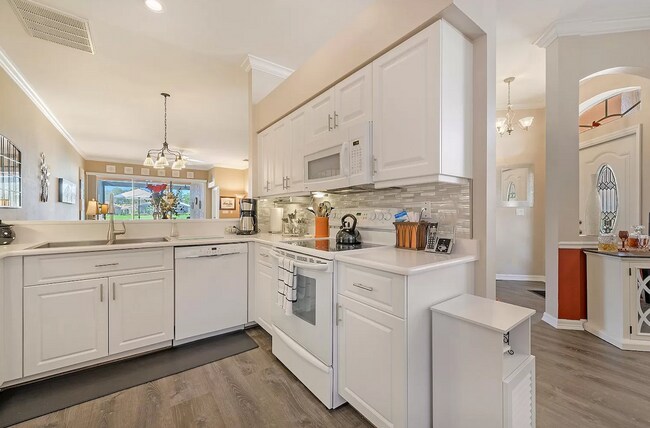 Building Photo - ** Highland Woods ~ Villa on The Golf Cour...