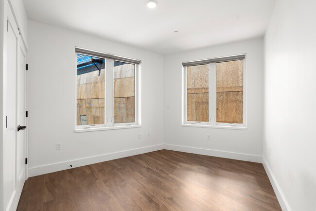Building Photo - 60 Hichborn St