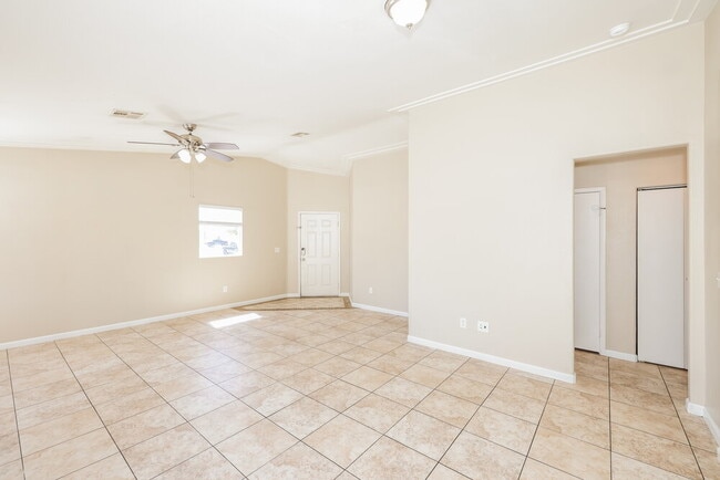 Foto del edificio - 2306 Hollow Oak Ave