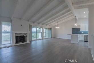 Building Photo - 633 Vista Bonita