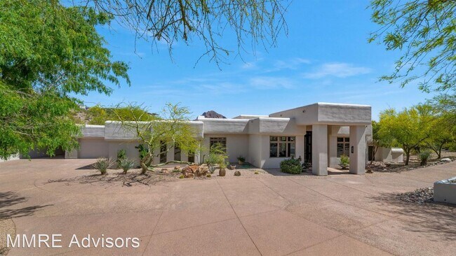 Building Photo - 3 br, 3.5 bath House - 6097 N Paradise Vie...