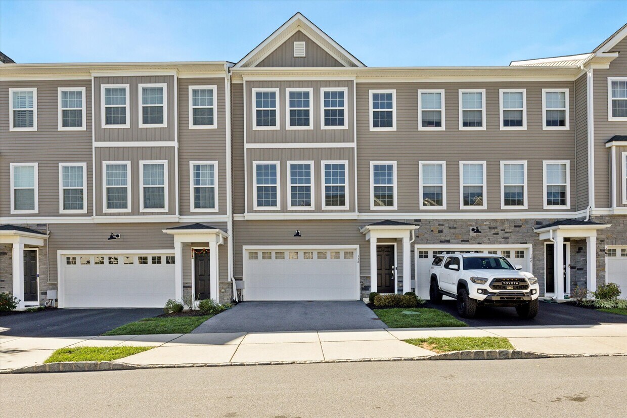 Foto principal - 138 Livingston Ln