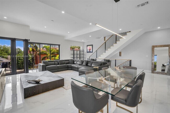 Foto del edificio - 820 NE 2nd St