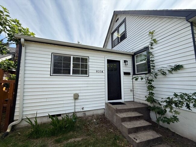 Building Photo - 810 Electric Ave SE