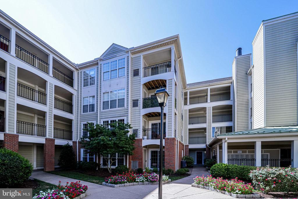 Foto principal - 1100 Quaker Hill Dr