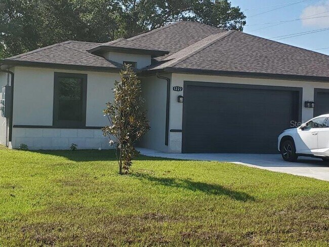 Building Photo - 1214 San Cristobal Ave