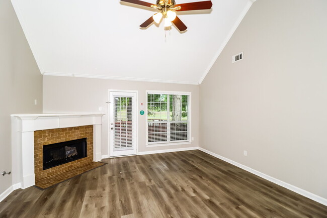 Foto del edificio - 35 Lakewood Cove