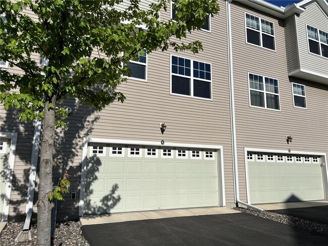Building Photo - 1800 Plymouth Ln