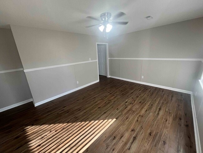 Building Photo - 512 Blaine Dr SW