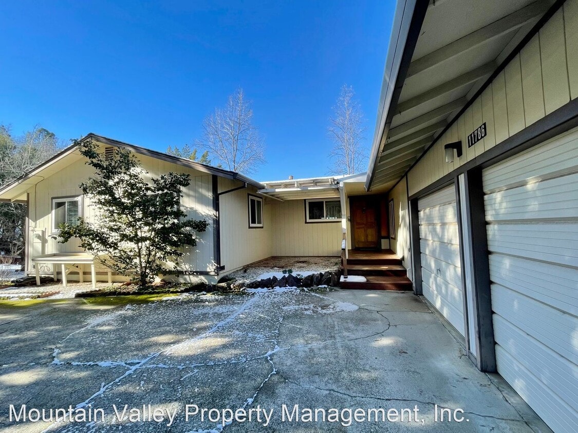 3 br, 2 bath House 11786 Deer Park Drive House Rental in Nevada