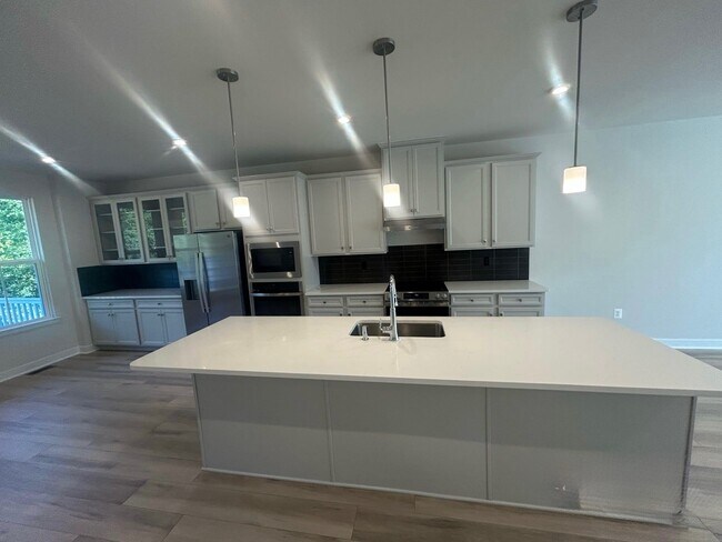Foto del edificio - 6727 Shelton Ln