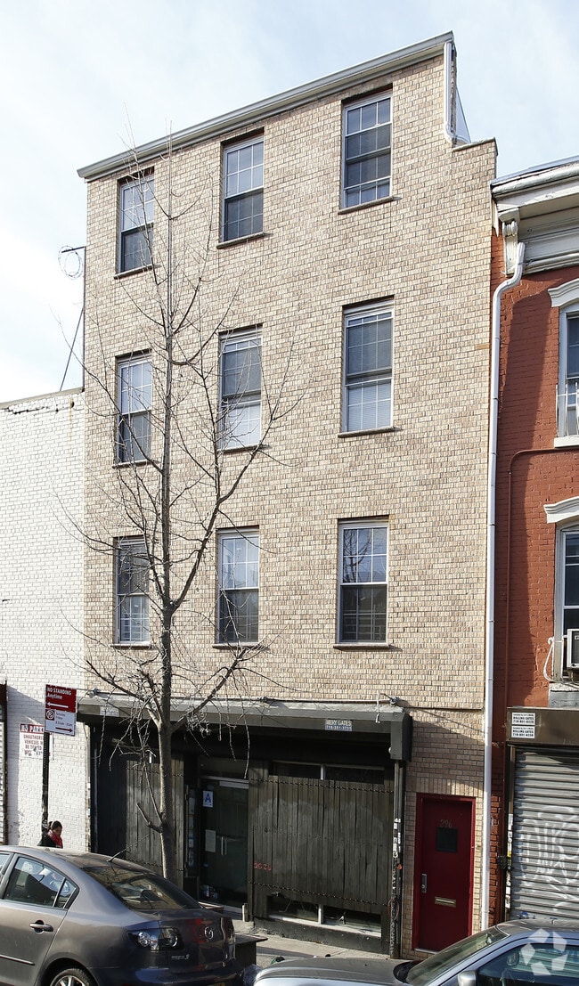 Building Photo - 296 Grand St