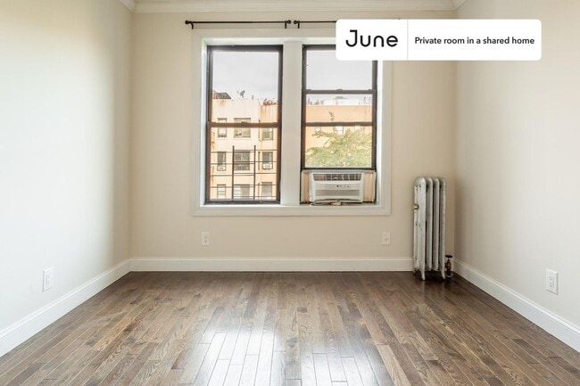 Building Photo - Private bedroom in 4 bed/1 bath Home