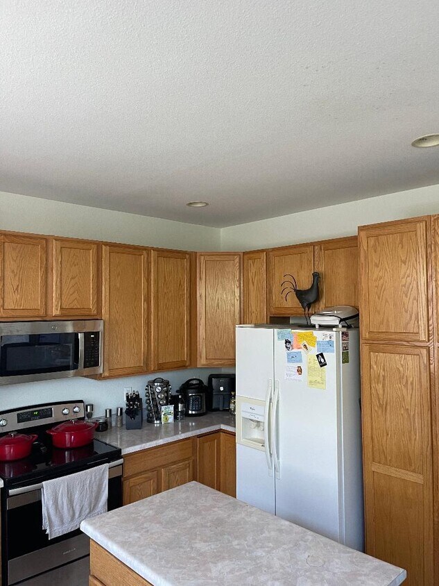 kitchen - 2855 Rock Creek Cir