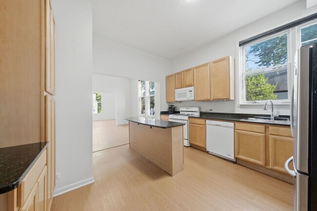 Foto del edificio - 3300 N Southport Ave