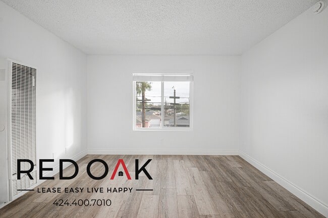 Foto del edificio - 706 McDonald Ave