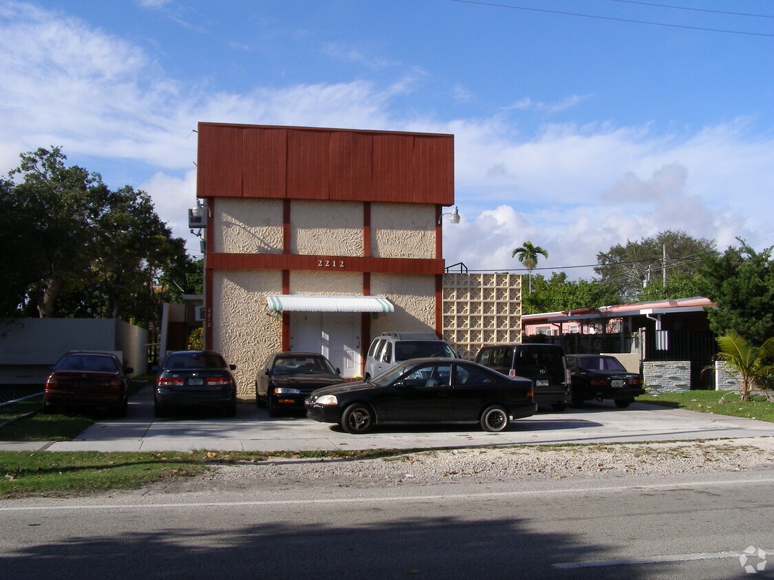 Building Photo - 2212 SW 3rd Ave