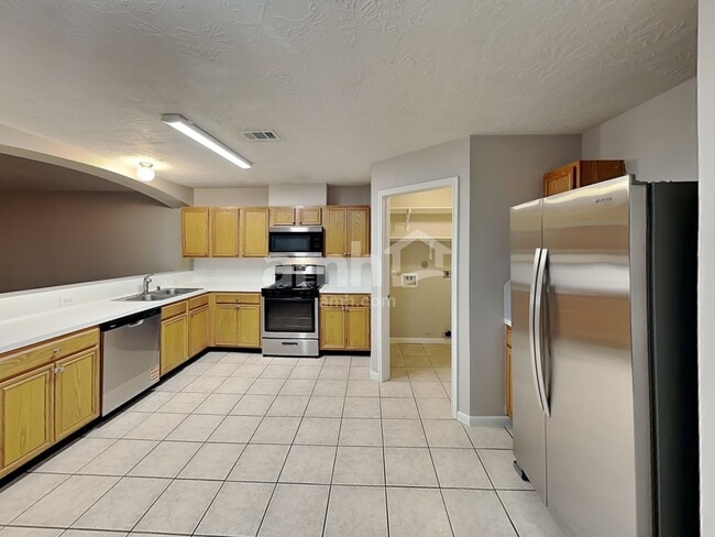 Foto del edificio - 7010 Grant Dr