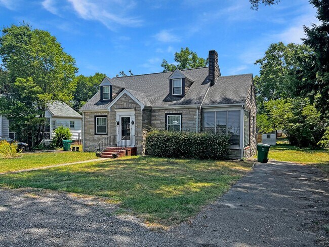 Photo - Beautifully Updated Montrose Gem: 3 Bed, 2... House