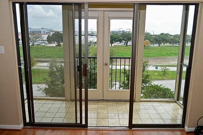 Foto del edificio - 2400 N Braeswood Blvd