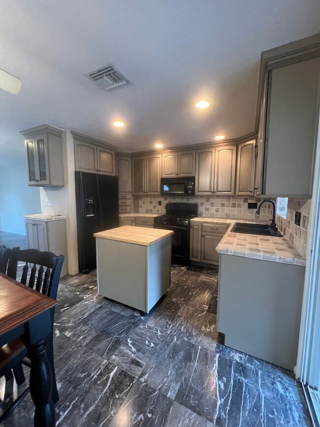 Foto del edificio - 3 bed, 2 Bath North Hills Pool Home with RV Access