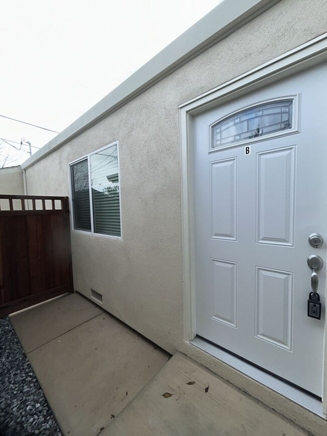 Building Photo - 1118 2nd St