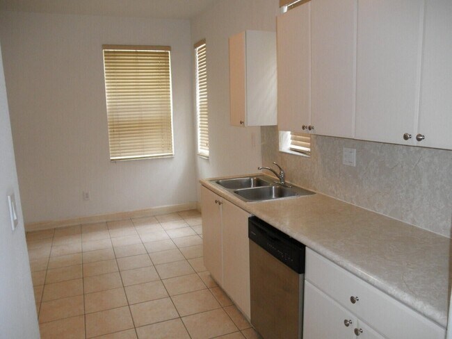 Foto del edificio - 2325 Shoma Dr