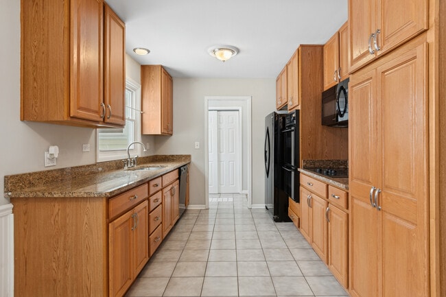 Building Photo - 1902 N Washington St