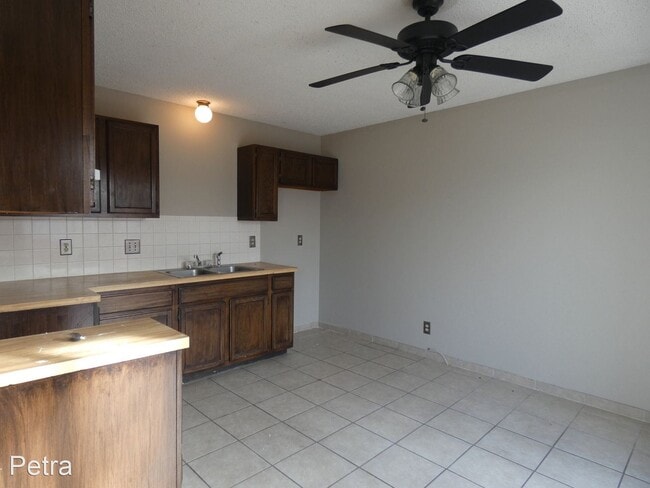 Building Photo - 3 br, 1 bath House - 2813 W Savannah