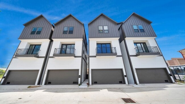Building Photo - 2426 Ella Blvd