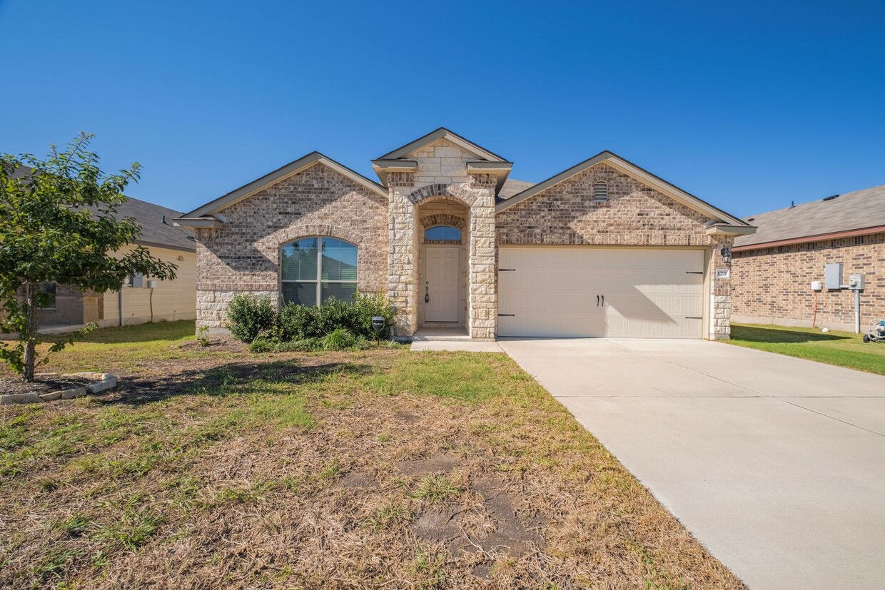 Foto principal - Spacious 3 Bedroom, 2 Bath Home in Jarrell...